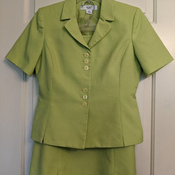 Le Suit Dresses & Skirts - Le Suit Size 6 Petite 2 piece Lime Spring Green Suit